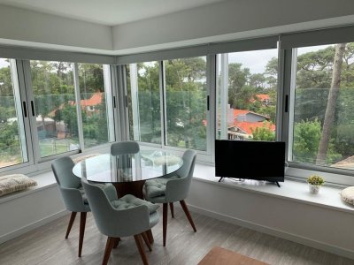 Alquiler anual apartamento 1 dormitorio en edificio con servicios Punta del Este
