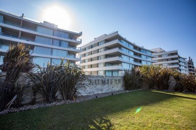 Venta apartamento penthouse de 3 dormitorios en primera linea Playa Mansa Punta del Este