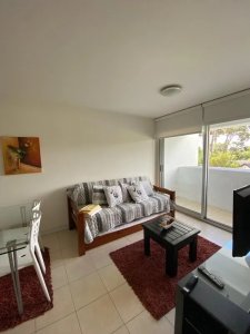 Venta de apartamento 1 dormitorio en edificio con servicios Punta del Este