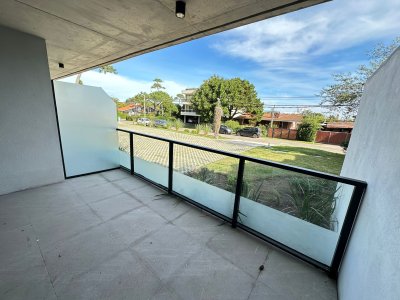 Venta Apartamento De 2 Dormitorios En Playa Mansa ideal inversores!