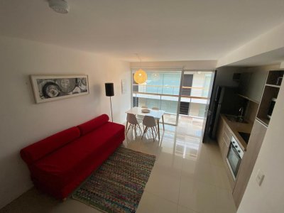 Venta monoambiente sectorizado con terraza en edificio con servicios Peninsula Punta del Este 