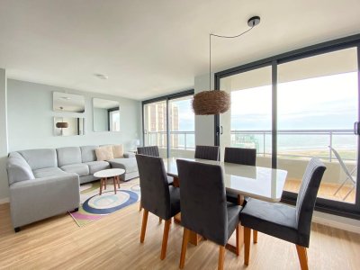 Alquiler anual apartamento 2 dormitorios con vista al mar en Aidy Grill edificio con servicios 