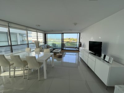 Venta hermoso departamento 3 suites en primera linea Playa Brava torre de categoría