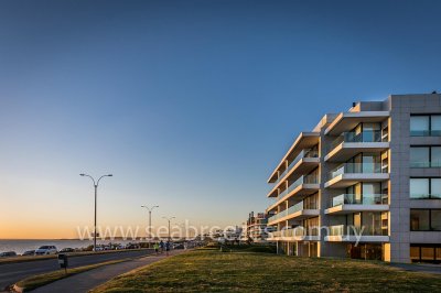 Venta de apartamento 1 dormitorio en primera linea mansa edificio Sea Breezes