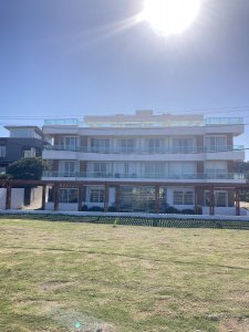 Venta de apartamento 2 dormitorios en primera linea playa mansa 