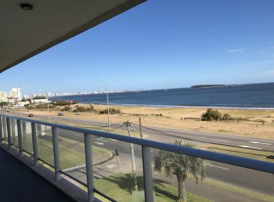 Alquiler anual y venta de apartamento 1 dormitorio en primera linea playa mansa Punta del Este