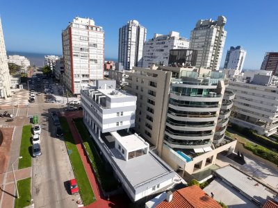 Venta apartamento 2 dormitorios con bajos gastos en Peninsula Punta del Este