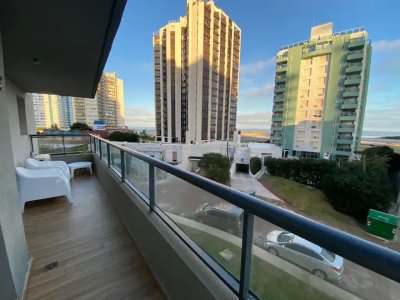 Alquiler anual e invernal apartamento 2 dormitorios con vista al mar Punta del Este