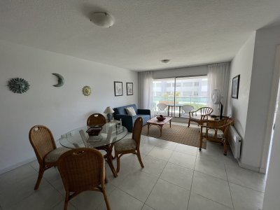 Alquiler anual apartamento 1 dormitorio a 100 metros de Playa Mansa punta del Este