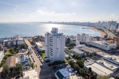 Venta apartamento 3 dormitorios y dependencia en península Punta del Este