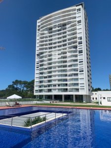 Venta en oportunidad de apartamento 1 dormitorio en Green Life con servicios de categoría 