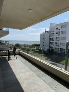 Venta apartamento 2 dormitorios con vista al mar y parrillero propio en playa mansa 
