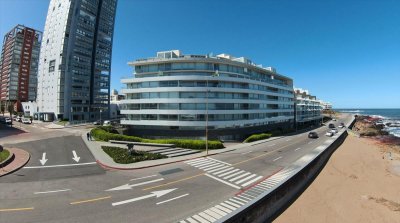 Alquiler anual y venta de hermoso apartamento primera linea en Playa Brava Punta del Este