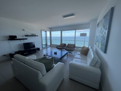 Alquiler invernal apartamento 2 dormitorios en primera linea Playa Brava Punta del Este