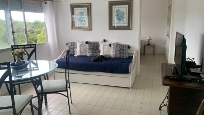 VENTA APARTAMENTO DE 1 DORMITORIO EN ROOSEVELT CON SERVICIOS