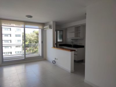 Venta apartamento 1 dormitorio en edificio con servicios punta del este 
