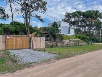 CASA EN VENTA, DOS DORMITORIOS CHIHUAHUA PUNTA DEL ESTE