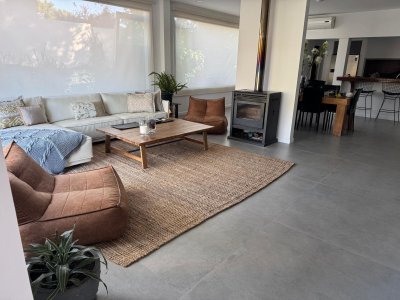 alquiler temporario de casa 2 dormitorios con piscina en barrio privado la residence