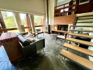 Alquiler anual y venta de casa en Pinares Punta del Este