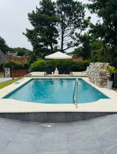 Venta casa 3 dormitorios con piscina en Pinares Punta del Este
