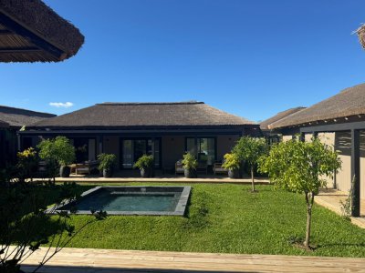 Venta y Alquiler TEMPORAL de espectacular casa 5 dormitorios a estrenar en barrio privado Puerto Quetzal en la Barra Punta del este 