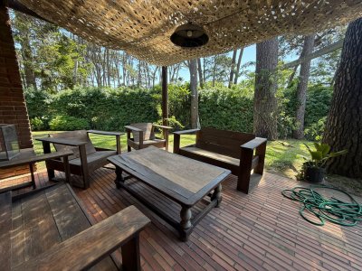Alquiler anual de casa 3 dormitorios en zona de colegios Punta del Este