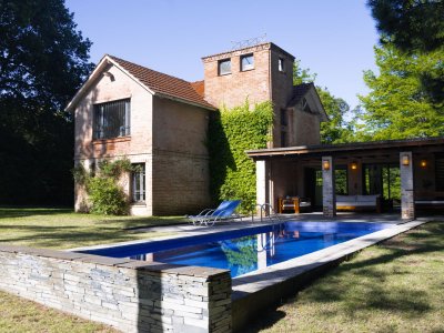 Venta y alquiler temporada de hermosa casa de 4 dormitorios con Pisicna en Golf 
