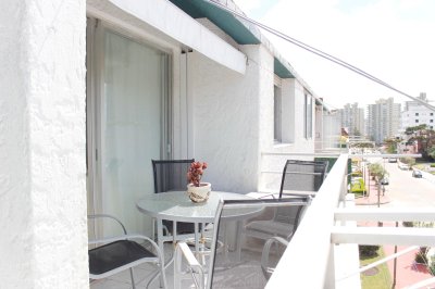 Alquiler anual de apartamento 2 dormitorios en península Punta del Este