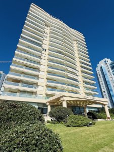 Alquiler anual e invernal de apartamento 3 dormitorios frente al mar full amenities Punta del Este