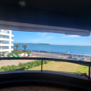 VENTA CON EXCELENTE VISTA EN PENINSULA DEPTO DE 3 DORMITORIOS