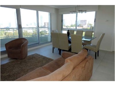 En venta.. Muy lindo apartamento sobre Av. Roosevelt, Punta del Este