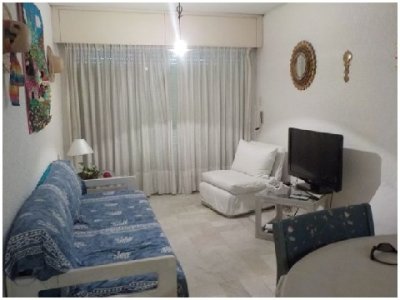 Vendo apartamento 2 dormitorios en Peninsula a 2 cuadras del puerto, Punta del Este.