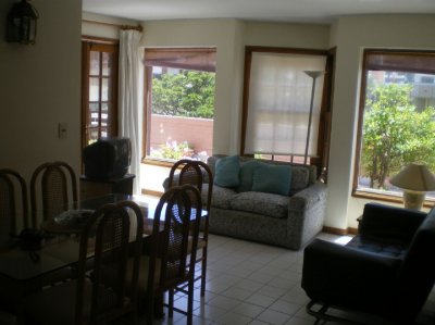 En venta apartamento en Peninsula con Parrillero propio y piscina.