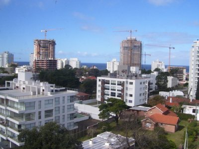 Vendo apartamento monoambiente dividido con 1 dormitorio en Aidy Grill, Punta del Este.