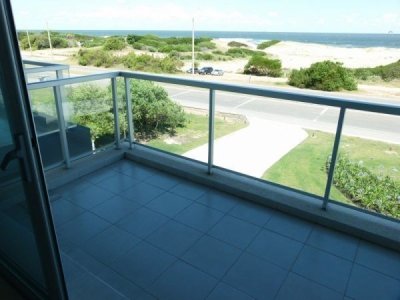 Vendo departamento 3 dormitorios con vista al mar, primera linea, Brava, Rincon del Indio, Punta del Este.