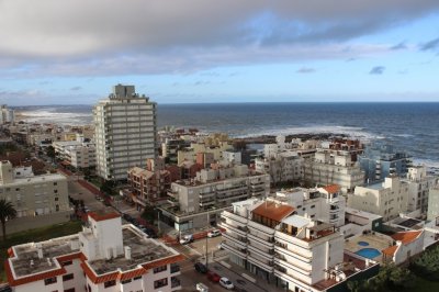 EN VENTA.. PISO ALTO CON VISTA AL PUERTO Y LA BRAVA !! MUY LUMINOSO