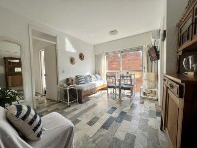 Oportunidad en península, apartamento de 2 dormitorios con excelente ubicación  