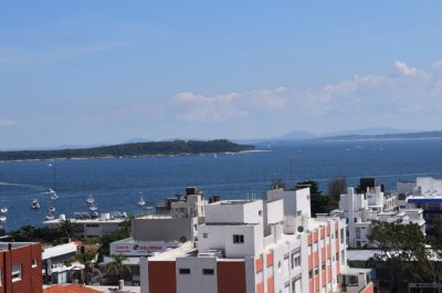 SE VENDE APARTAMENTO 1 DORMITORIO EN PENINSULA, PUNTA DEL ESTE CON MUY LINDA VISTA.