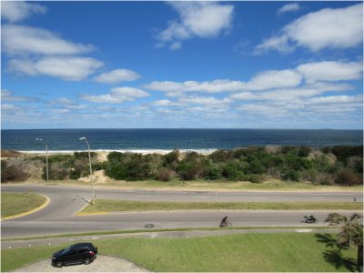 excelente PENT HOUSE, PRIMERA LINEA A LA BRAVA