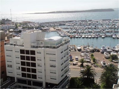 En venta.. Piso alto con espectacular vista al Puerto.