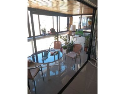Excelente opciÃ³n para vivir todo el aÃ±o y/o vacacionar, ya que se encuentra rodeado de todos los servicios y frente al mar (playa brava).