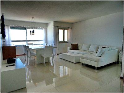 Apartamento en venta de 3 dormitorios en Peninsula, Punta del Este.