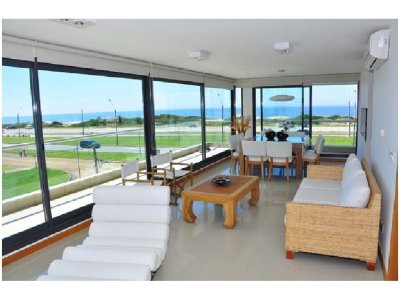 EN VENTA Y ALQUILER!!!  Muy llindo apartamento en parada 6 de playa brava ..