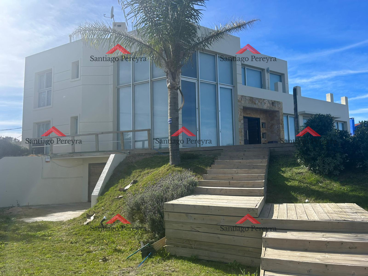 Casa de 5 dormitorios en Ruta 104