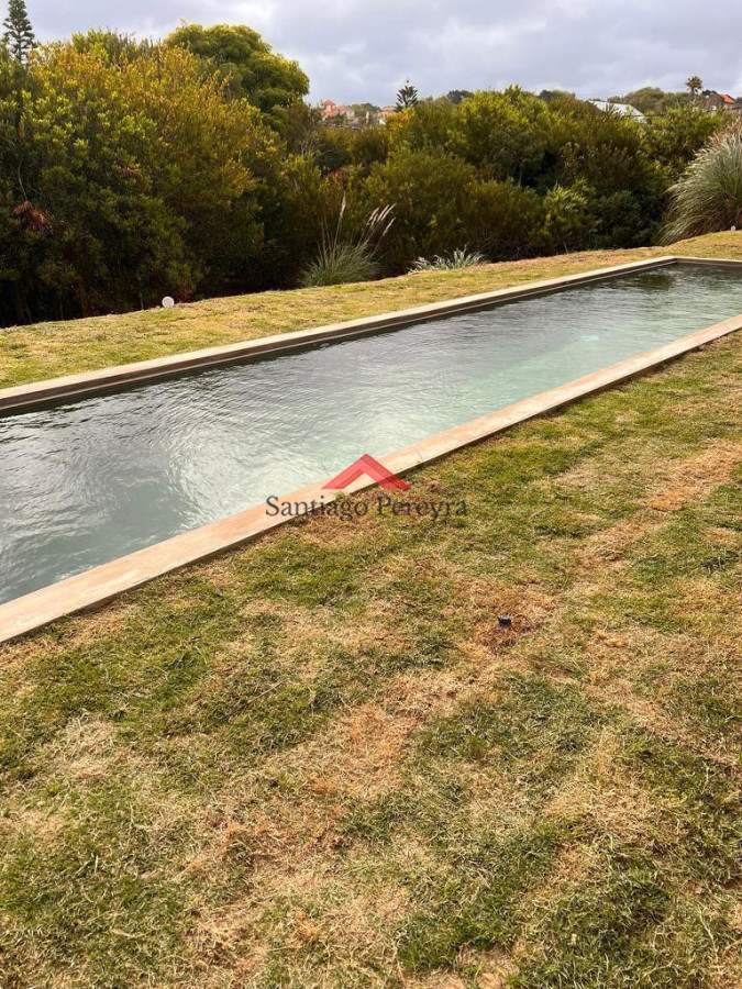 Casa de 5 dormitorios en alquiler en Punta Piedras