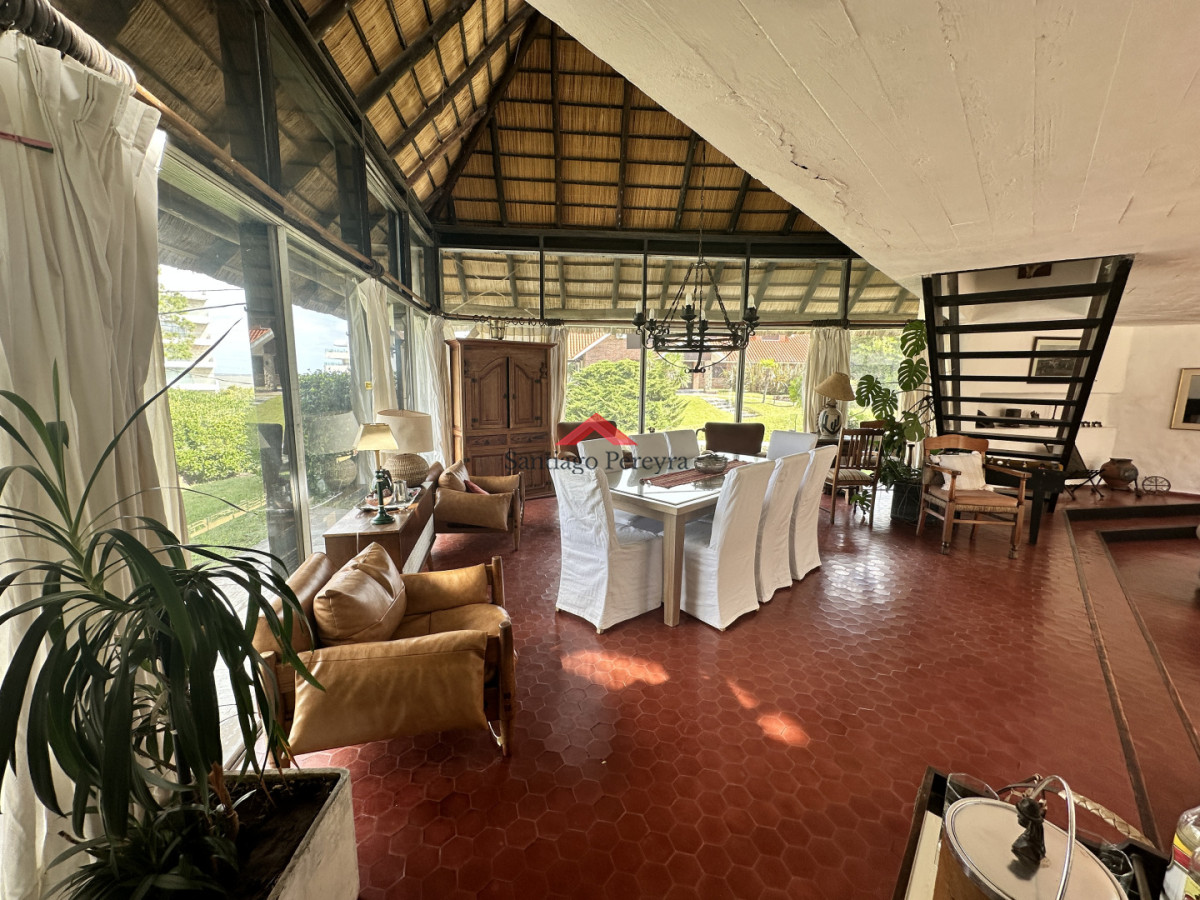 Casa de 4 dormitorios en alquiler en Pinares
