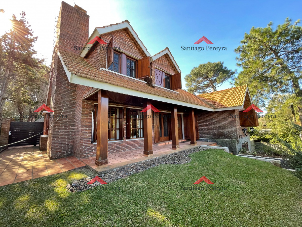 Casa en Rincón del Indio, Punta del Este — REF 10909