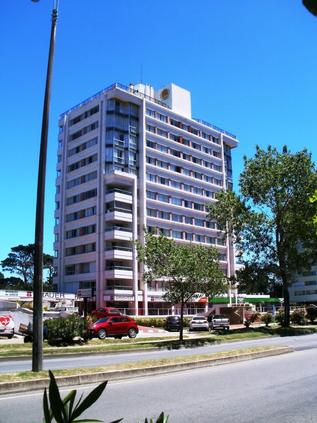 Fachada de Edificio Club Sol del Este — Av, Punta del Este