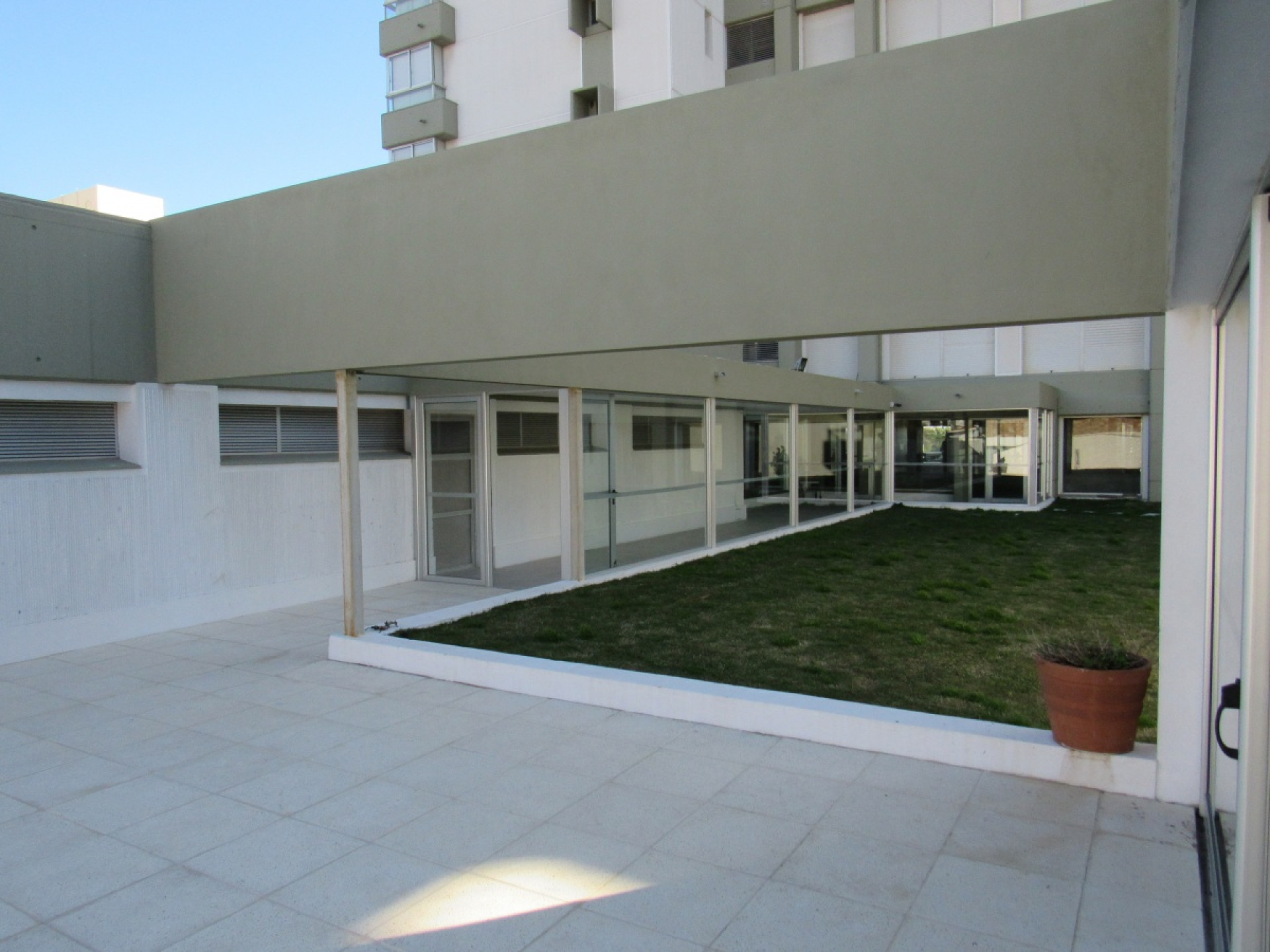 Fachada de Edificio Malecon IV — Playa Mansa, Punta del Este
