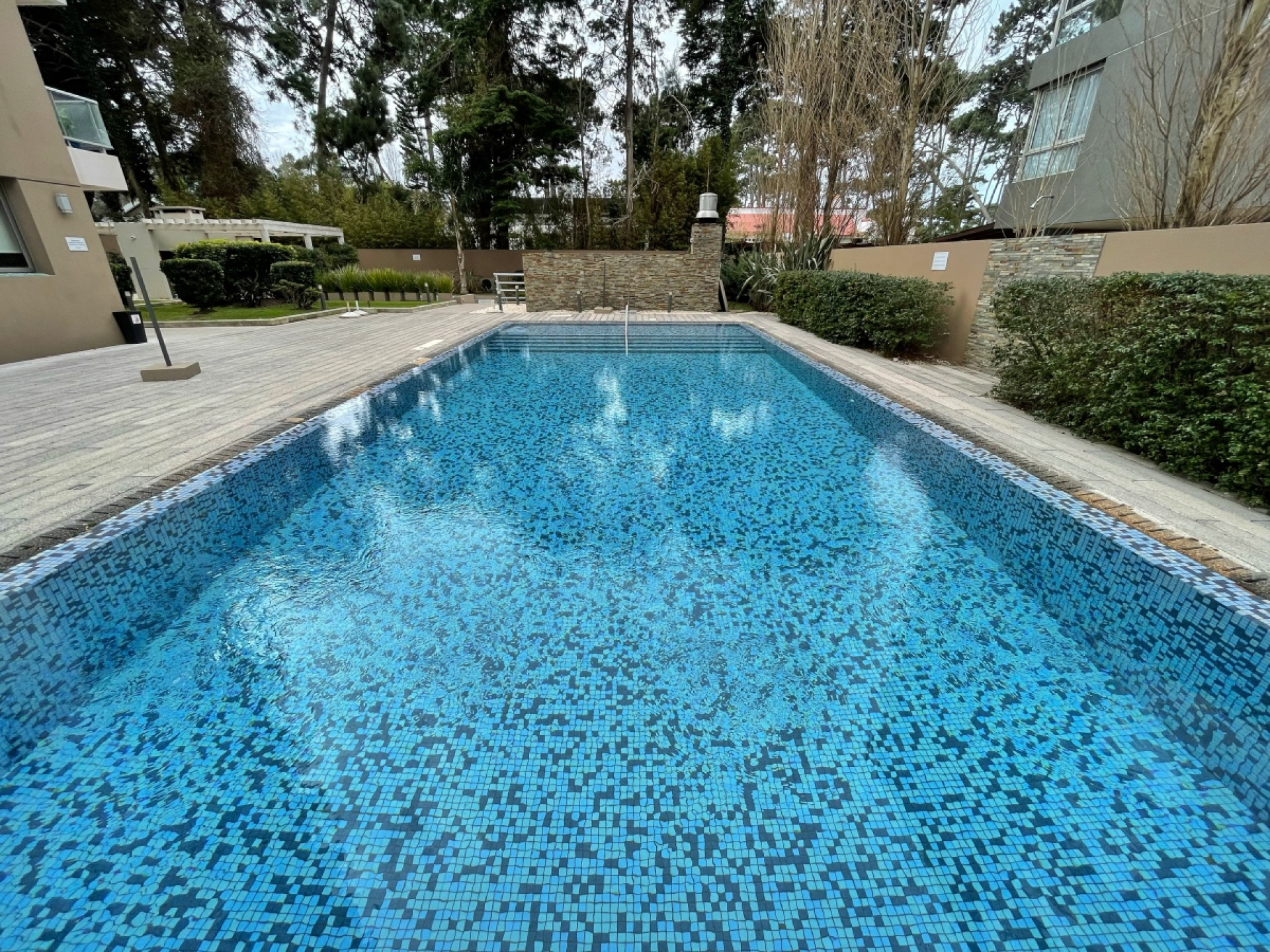 Fachada de la Torre Stradivarius — Av, Punta del Este